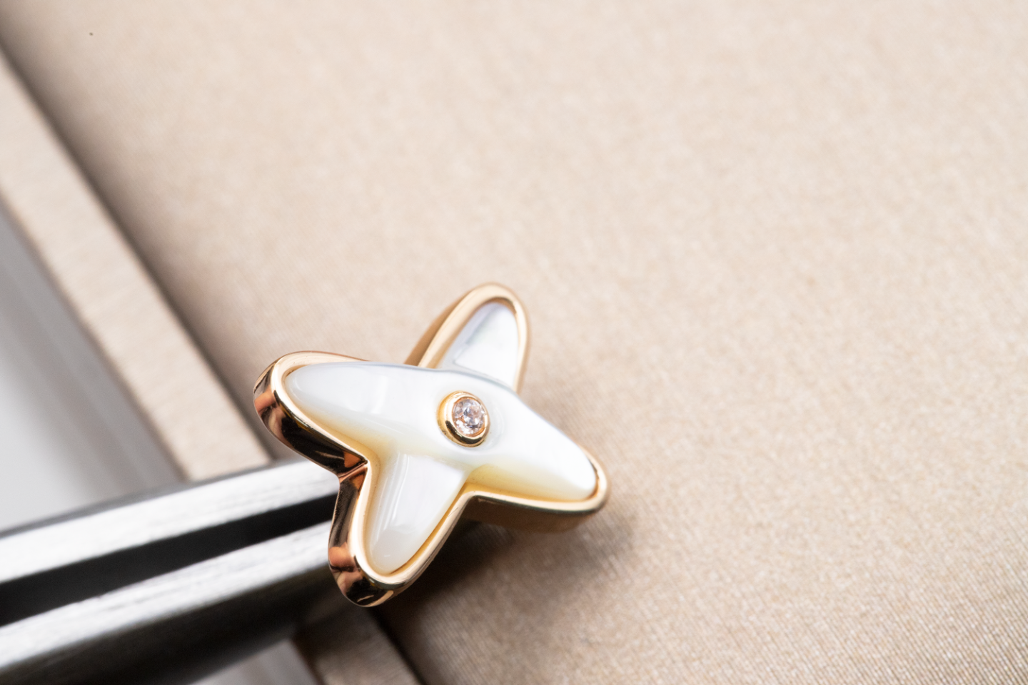 [Select]JEUX DE WHITE MOP PINK GOLD DIAMOND EARRINGS