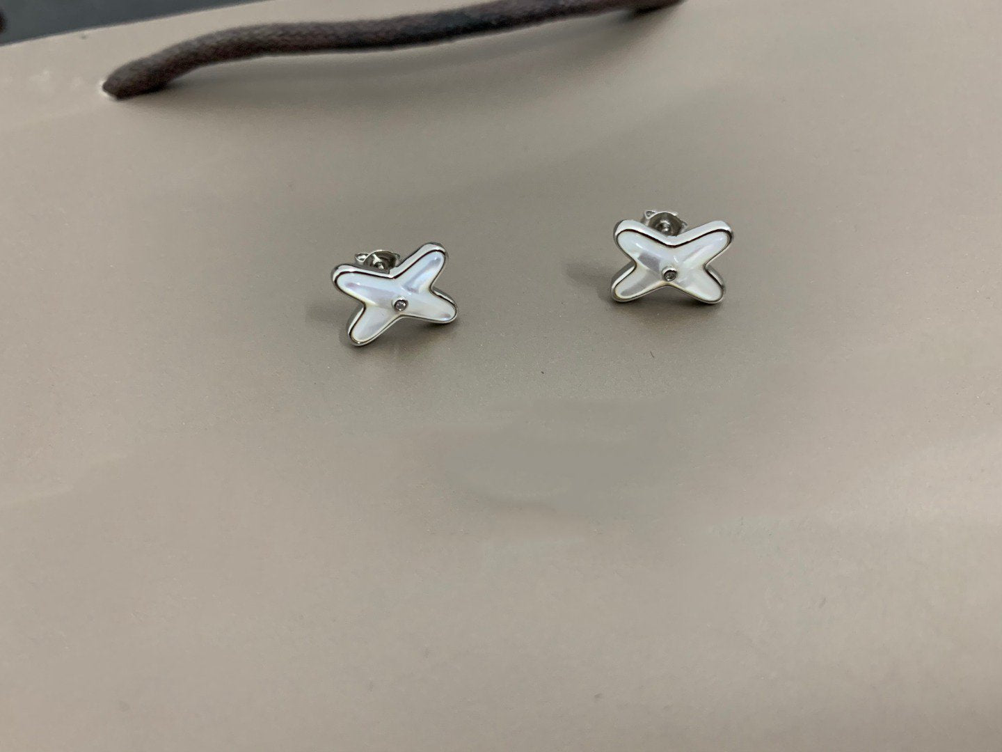 [Select]JEUX DE WHITE MOP SILVER DIAMOND EARRINGS