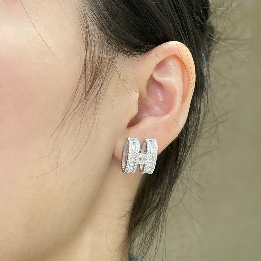 [Select]H STUD EARRINGS WITH SILVER DIAMONDS