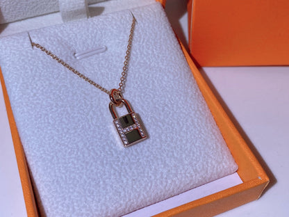 [Select]HM ADVANCED NICHE LOCK HEAD NECKLACE DIAMONDS