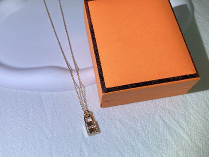 [Select]HM ADVANCED NICHE LOCK HEAD NECKLACE DIAMONDS