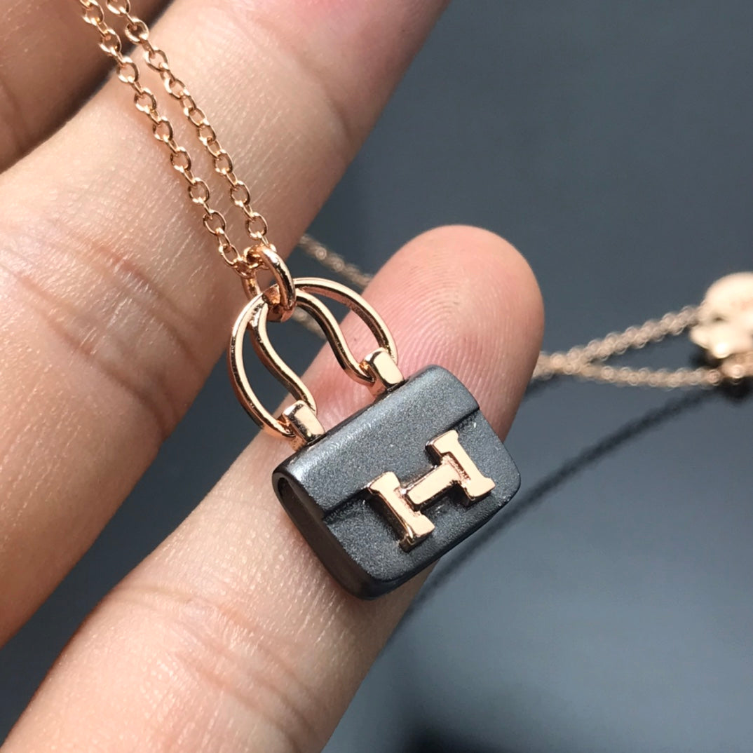 [Select]WOMEN'S HM AMULETTES CONSTANCE PENDANT NECKLACE