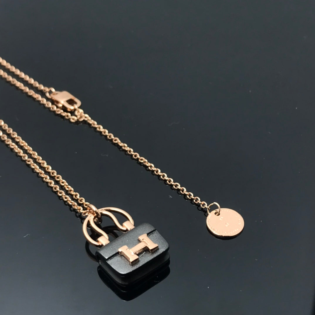 [Select]WOMEN'S HM AMULETTES CONSTANCE PENDANT NECKLACE