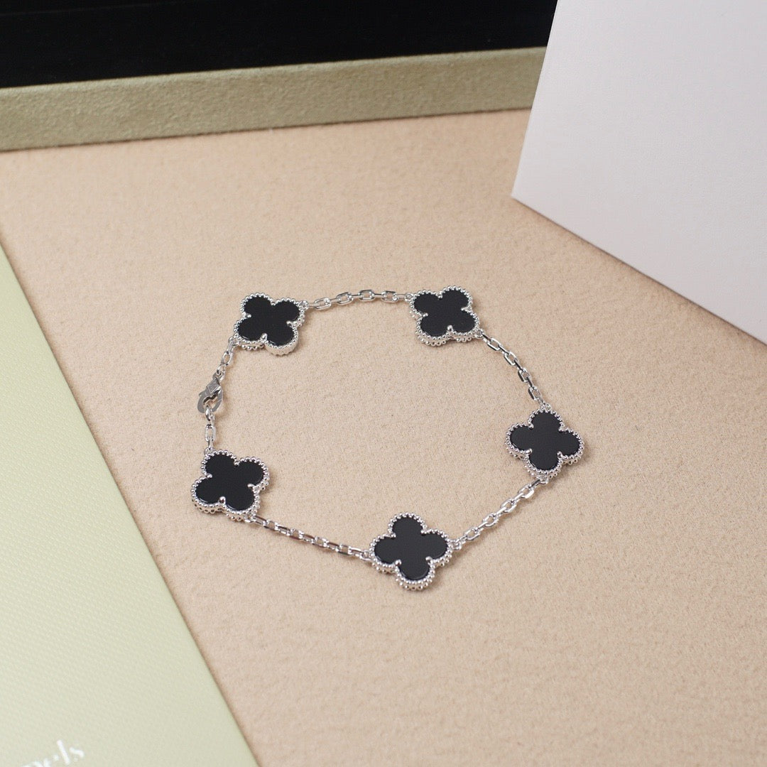 [Select] CLOVER 5 MOTIF ONYXS BRACELET COLLECTION