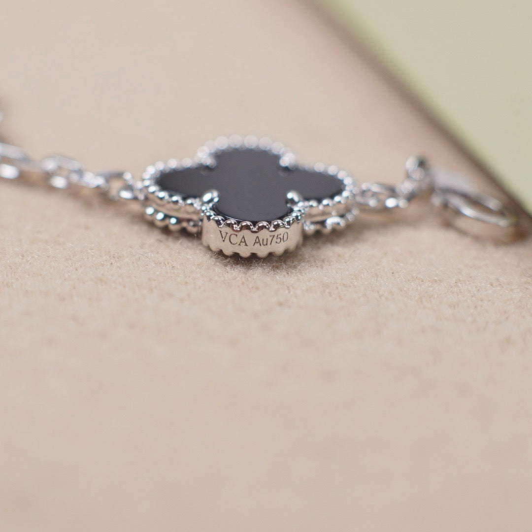 [Select] CLOVER 5 MOTIF ONYXS BRACELET COLLECTION