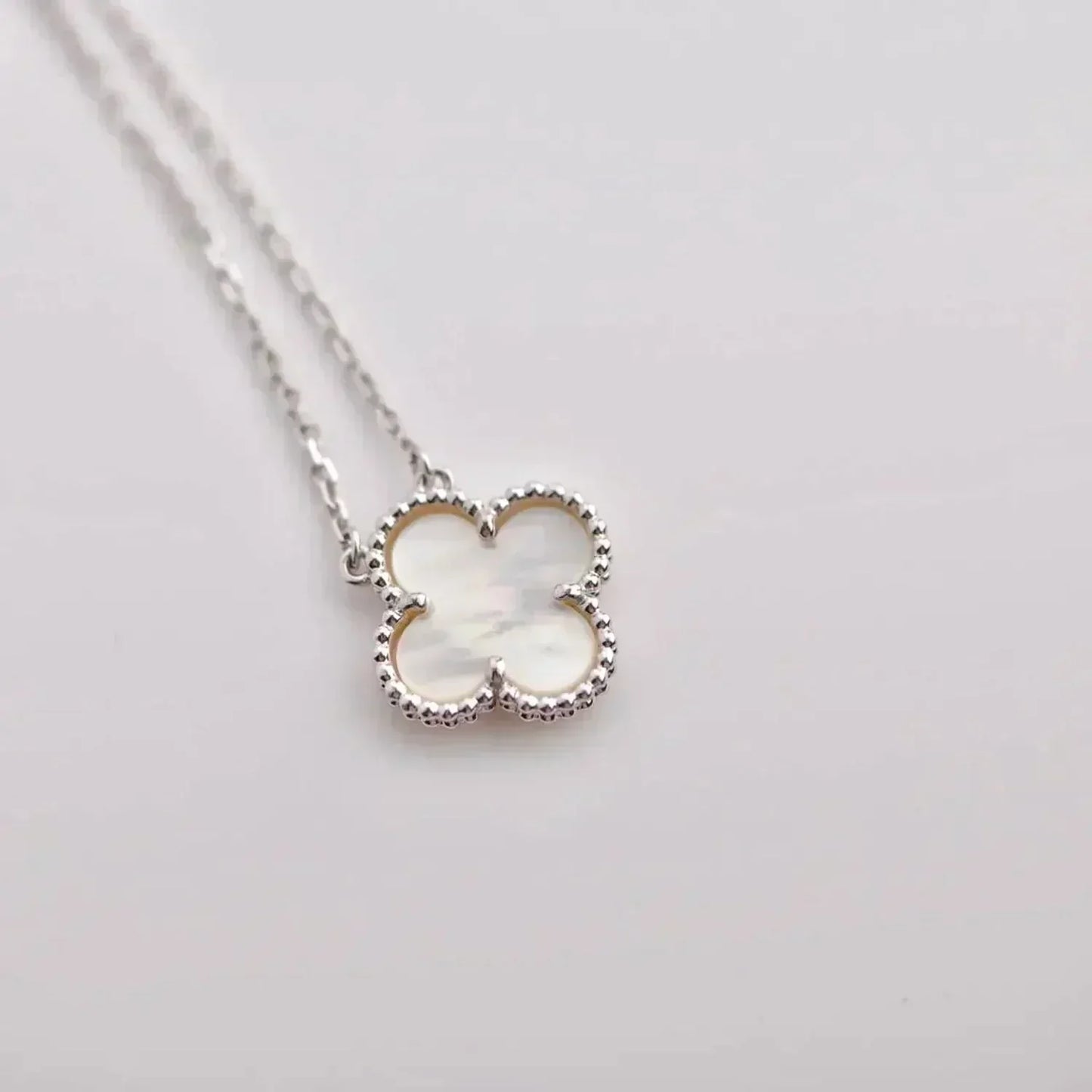 [Select]CLOVER  15MM WHITE MOTHER-OF-PEARL SILVER