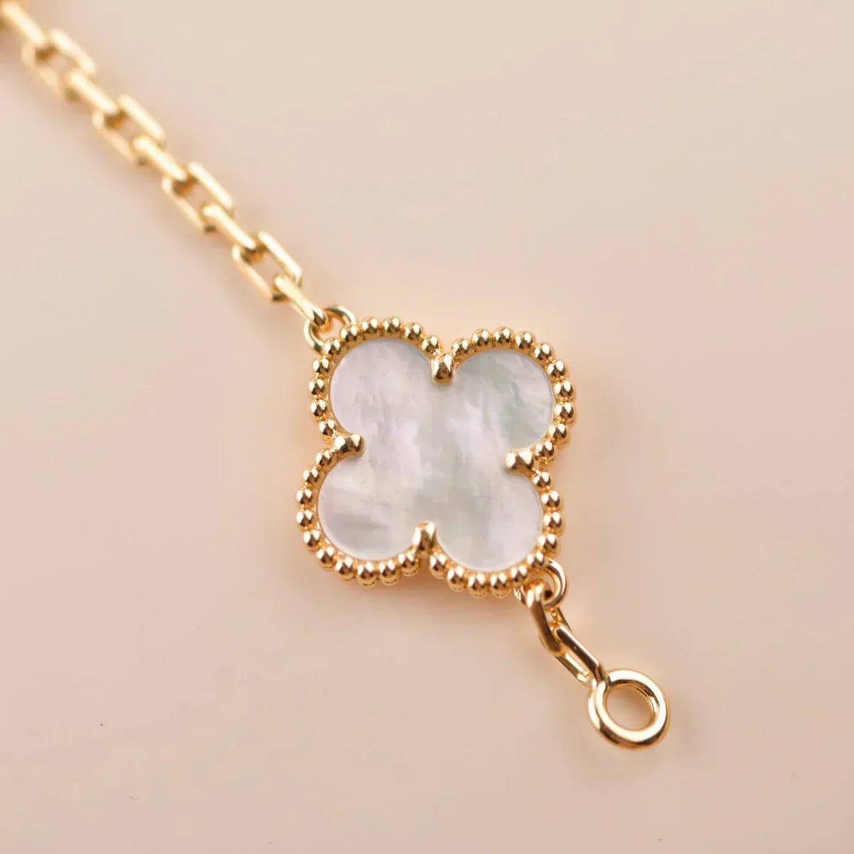 [Select]CLOVER WHITE PEARL MOP 5 MOTIF BRACELET COLLECTION
