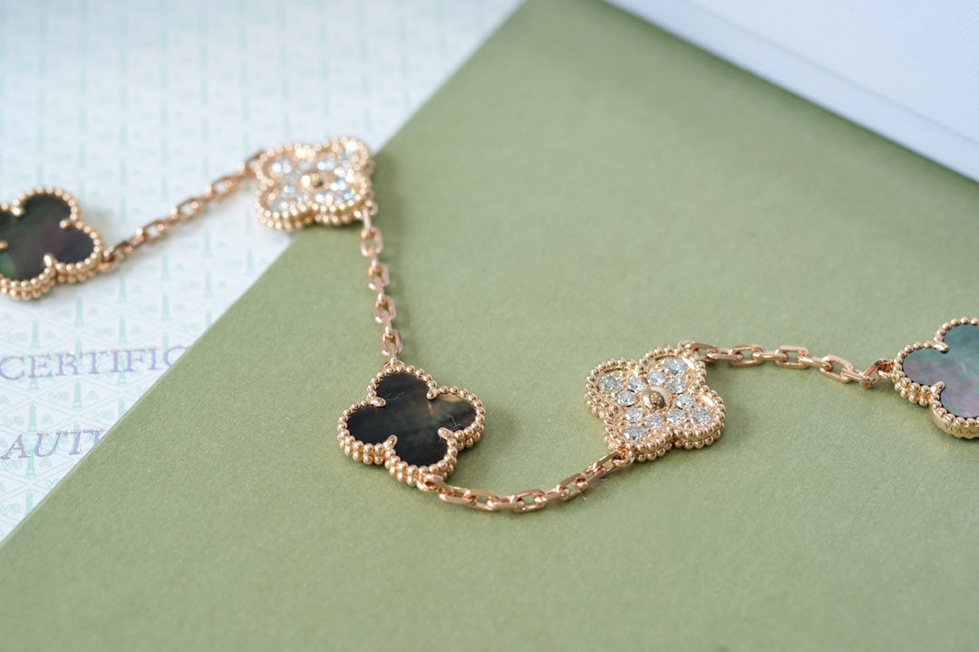 [Select] CLOVER 5 MOTIF GRAY MOP BRACELET COLLECTION