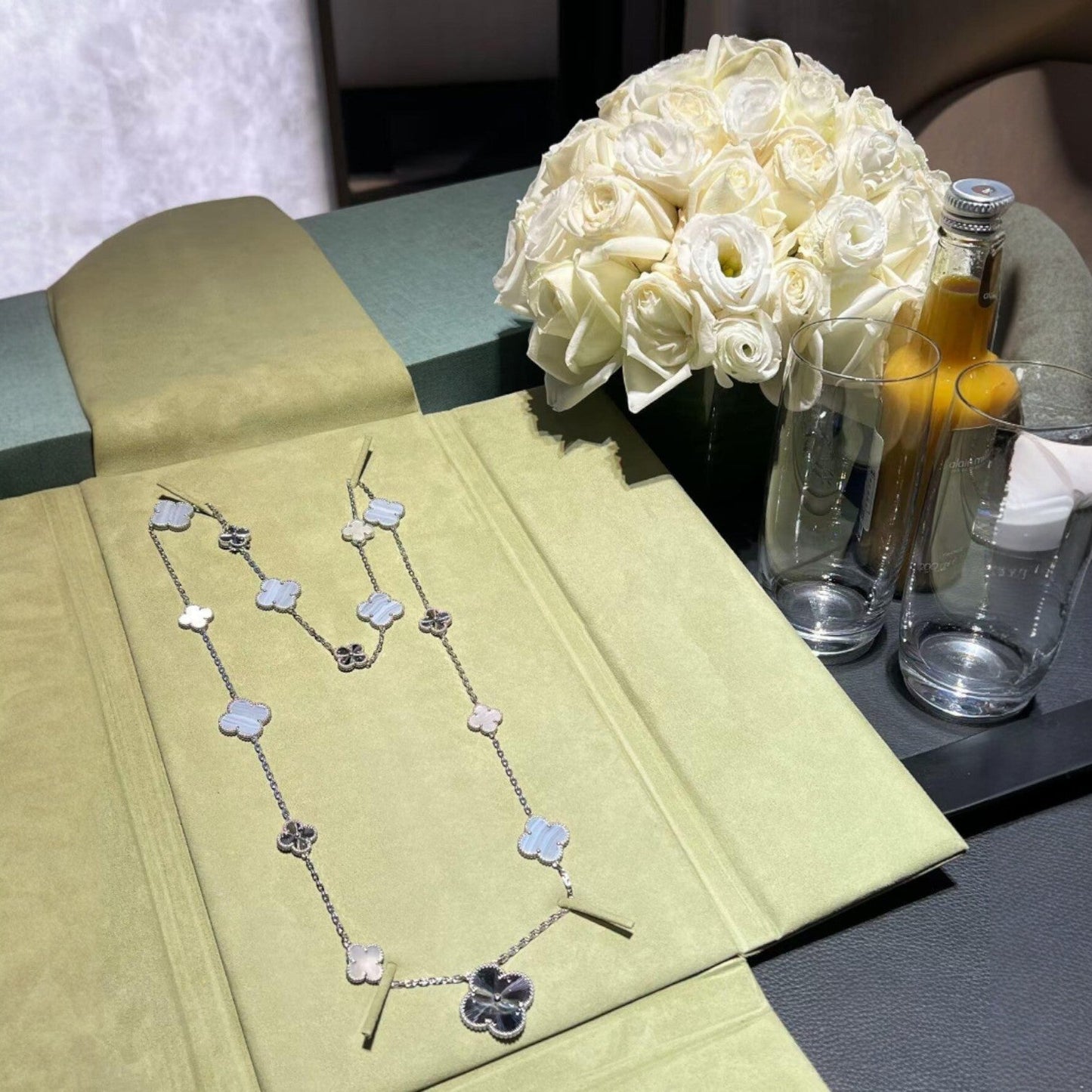 [Select]DETACHABLE CLOVER 15(11+4) FLOWER SILVER NECKLACE SET