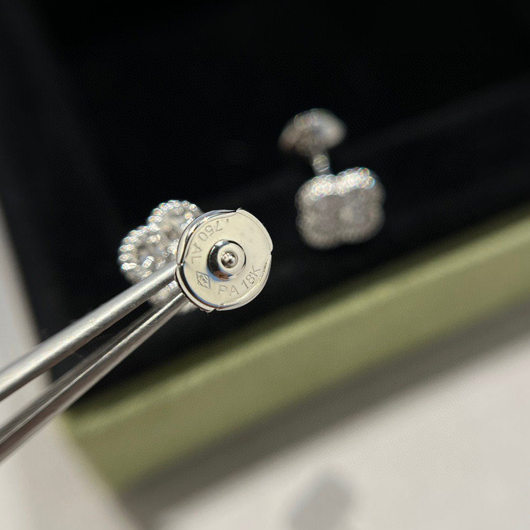 [Select]CLOVER MINI DIAMOND STUD EARRINGS