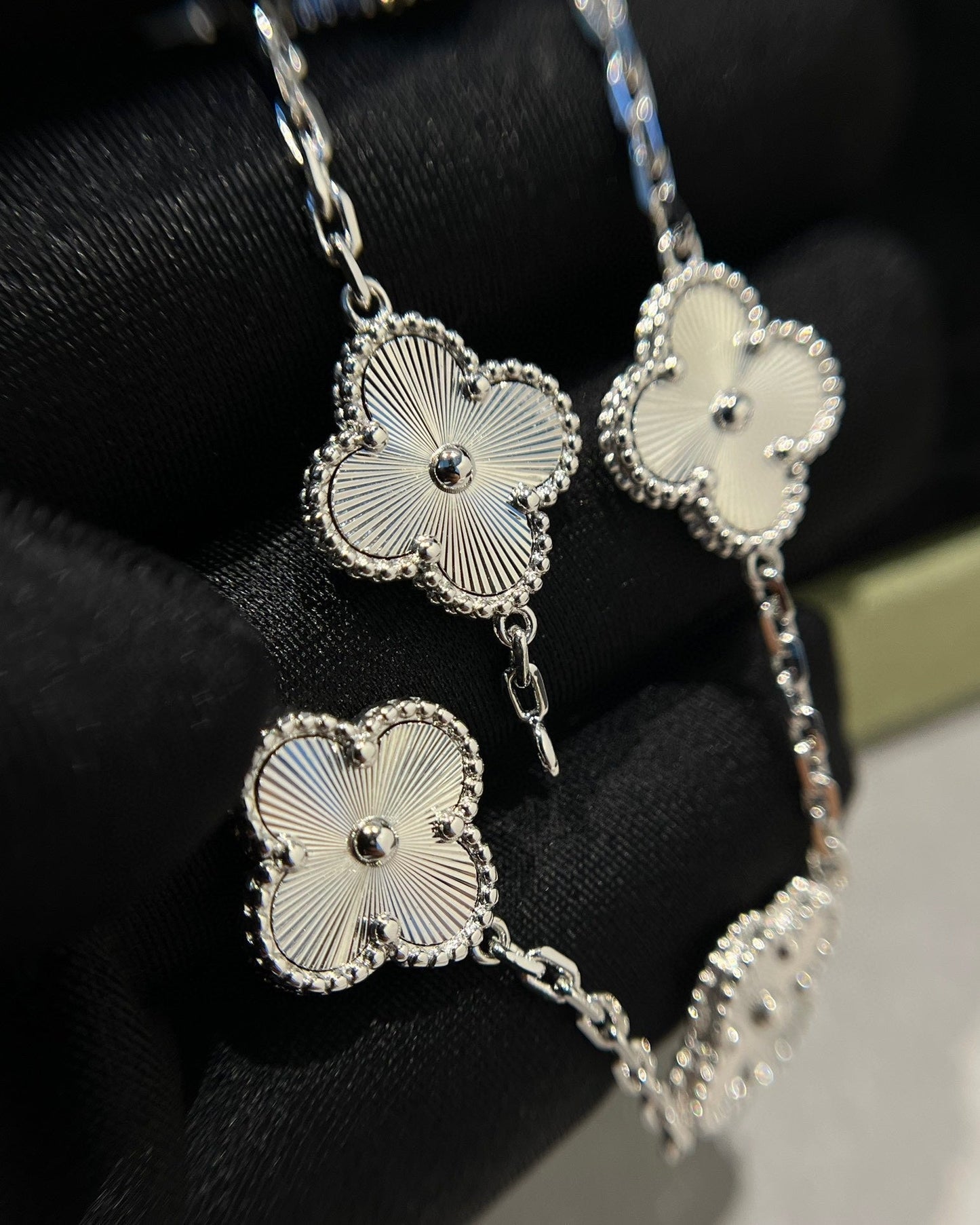 [Select] CLOVER 5 MOTIF LASER BRACELET COLLECTION