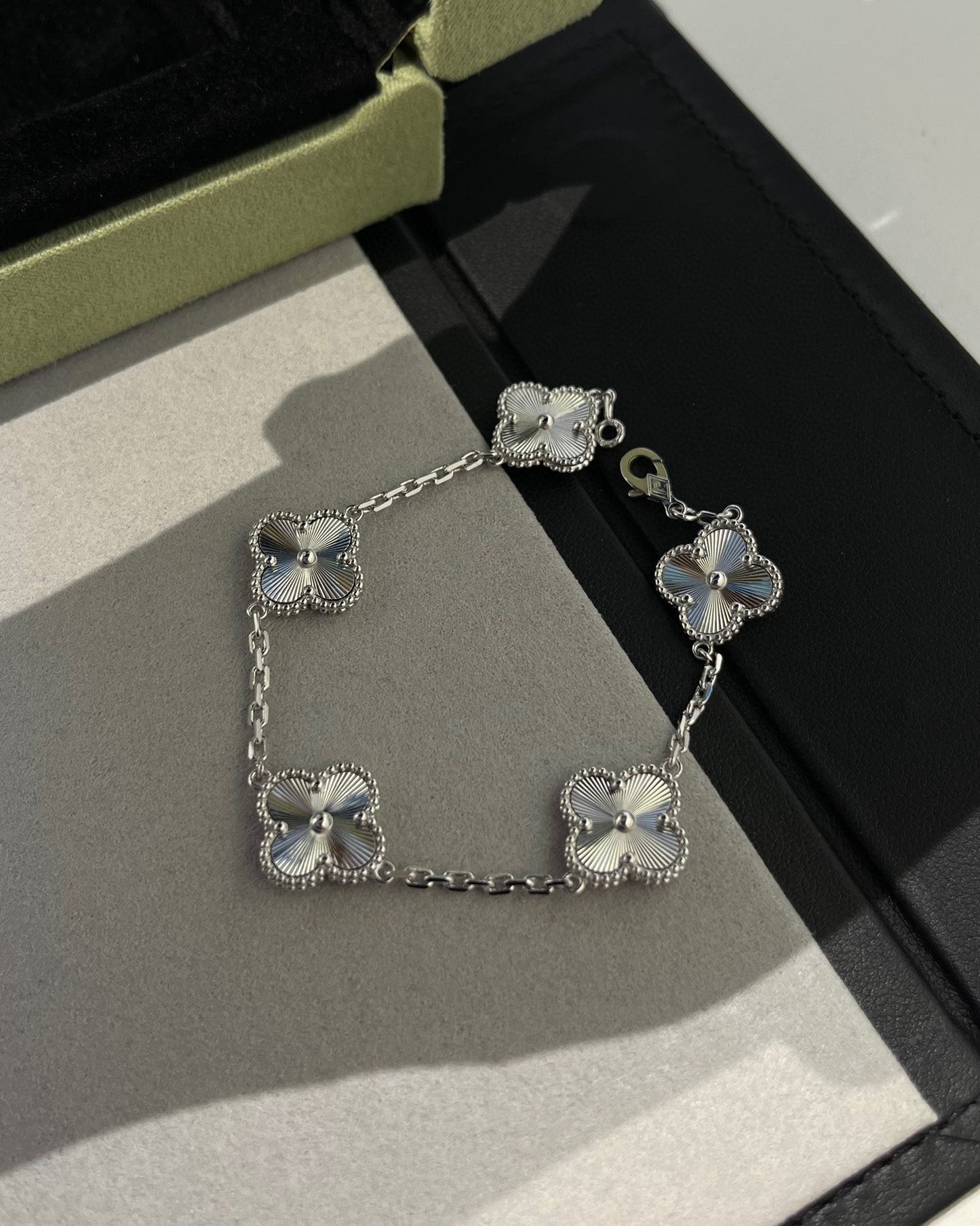 [Select] CLOVER 5 MOTIF LASER BRACELET COLLECTION