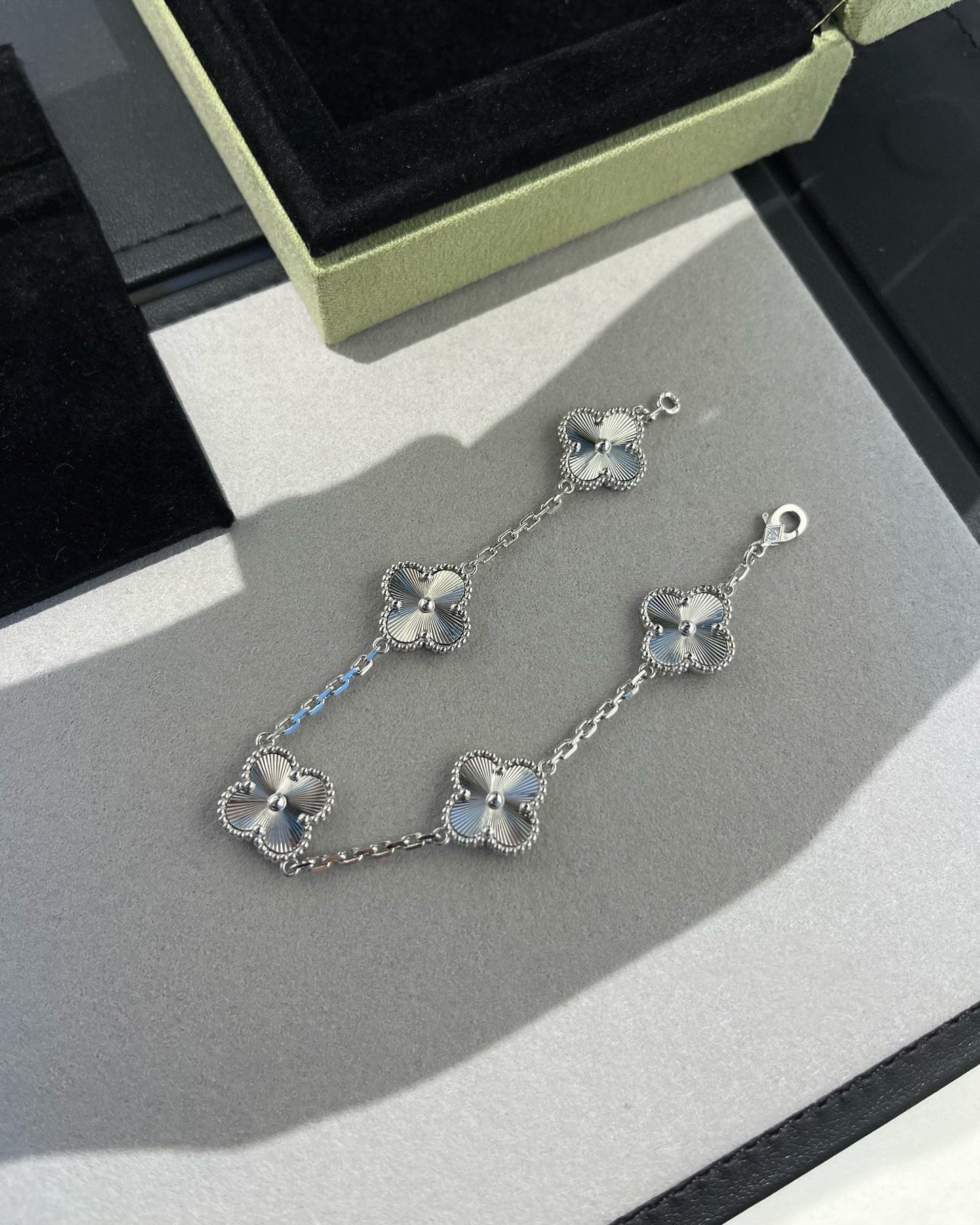 [Select] CLOVER 5 MOTIF LASER BRACELET COLLECTION